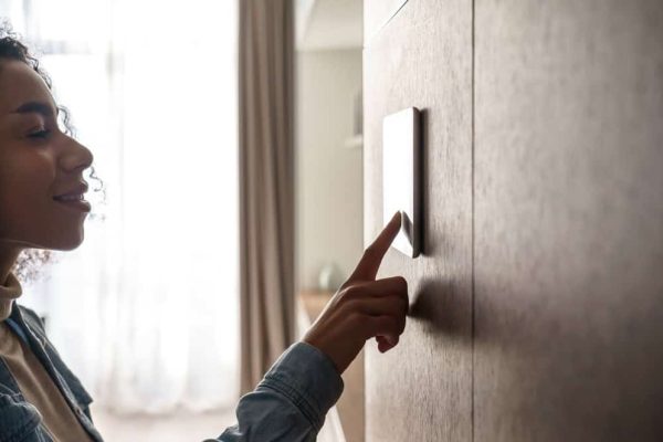 Met een buitenklimaat dat compleet van de leg is, is een steady binnenklimaat wel zo prettig. Een klimaatsysteem op maat voor jouw woning of kantoor biedt duurzaam comfort.